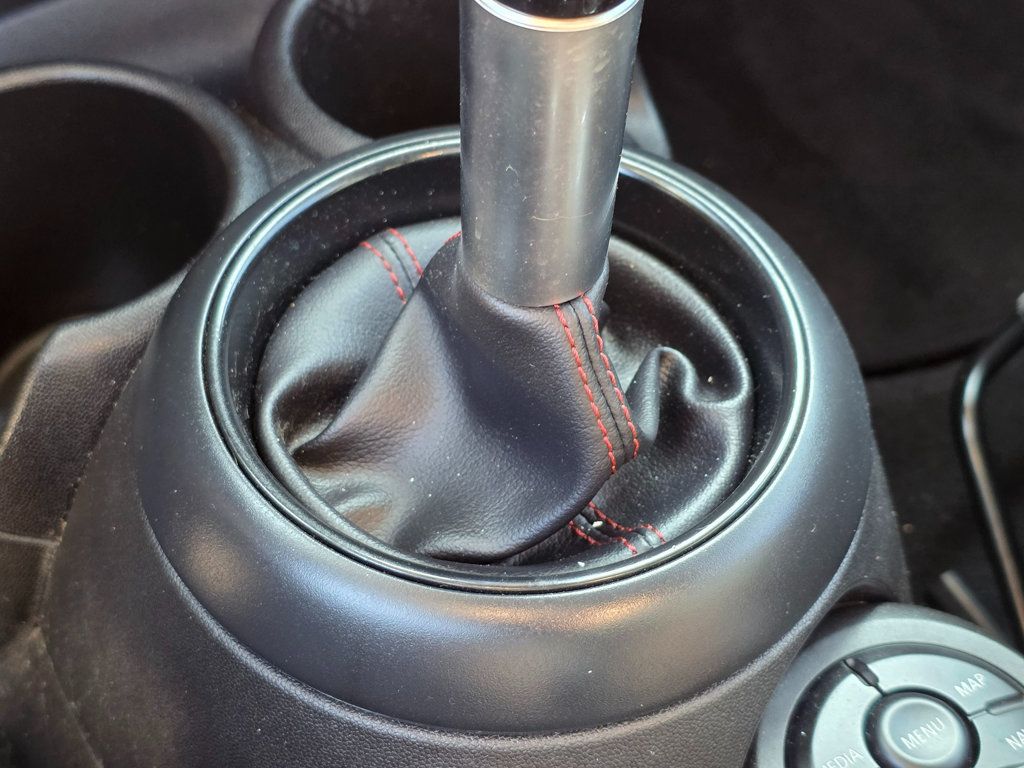 2019 MINI Cooper S Hardtop 2 Door   - 22943809 - 32