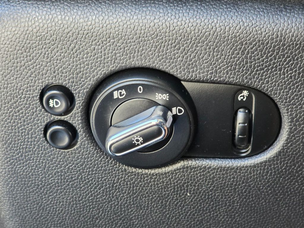 2019 MINI Cooper S Hardtop 2 Door   - 22943809 - 39