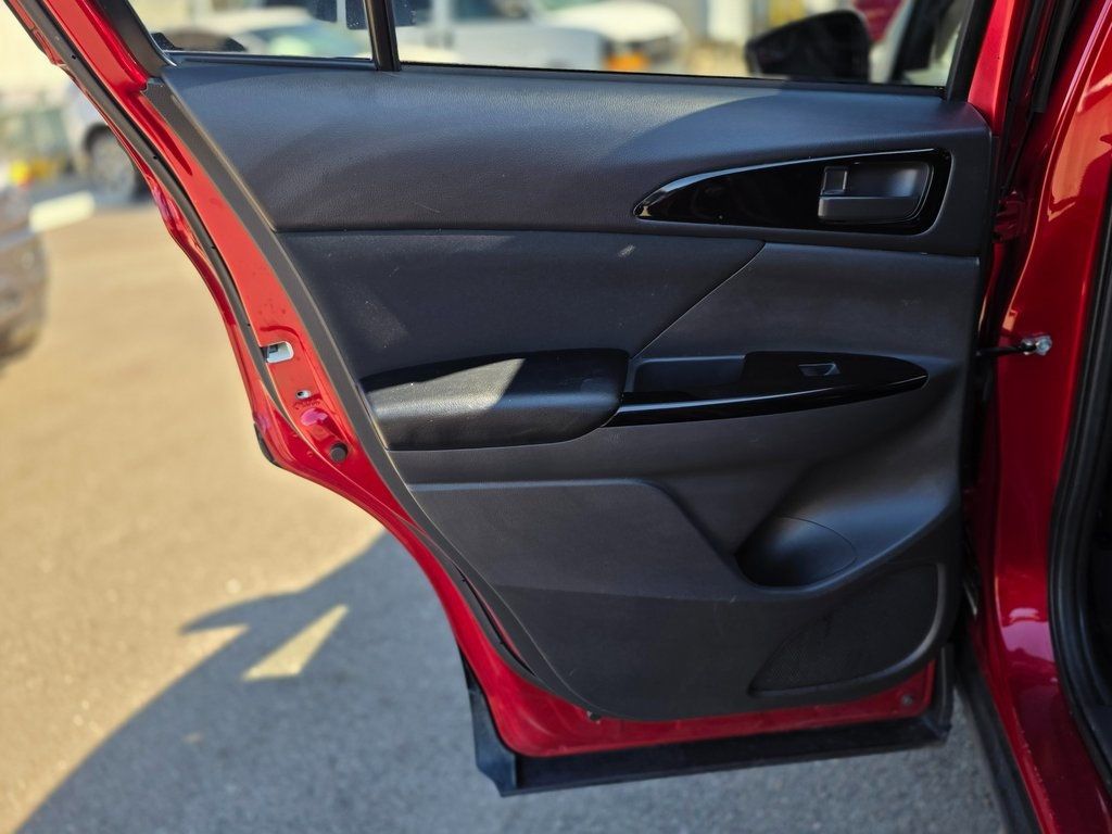 2019 Mitsubishi Eclipse Cross LE - 22981152 - 19