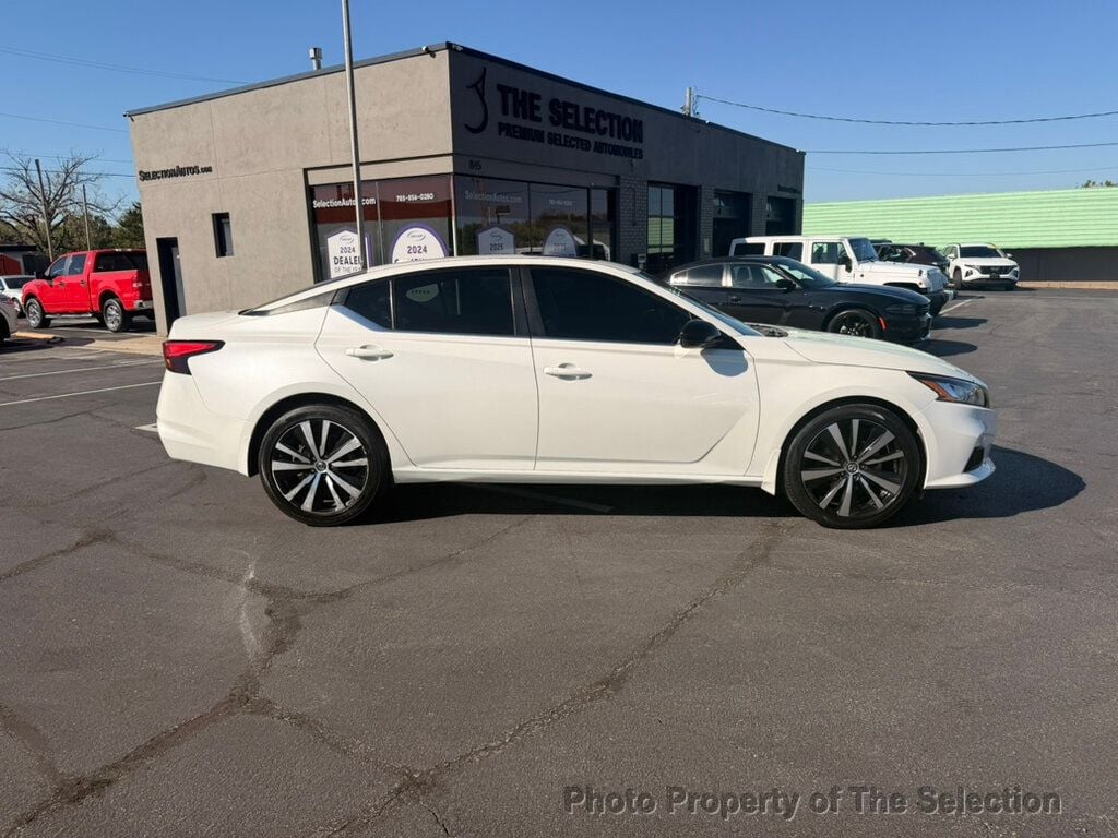 2019 Nissan Altima 2.5 SR photo 2