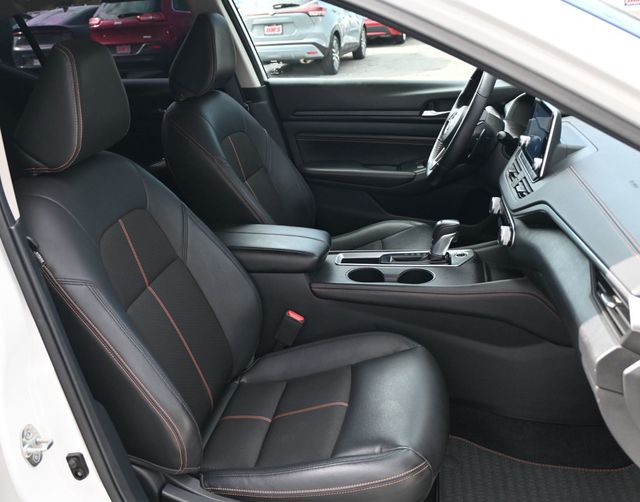 2019 Nissan Altima 2.5 SR Sedan - 23052638 - 17