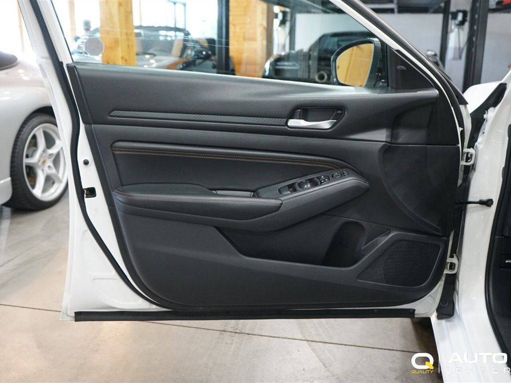 2019 Nissan Altima 2.5 SR Sedan - 23052853 - 9