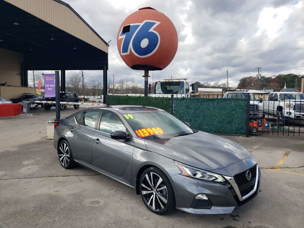 2019 Nissan Altima SR photo 1