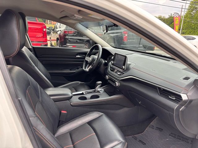 2019 Nissan Altima 2.5 SR Sedan - 22417307 - 11