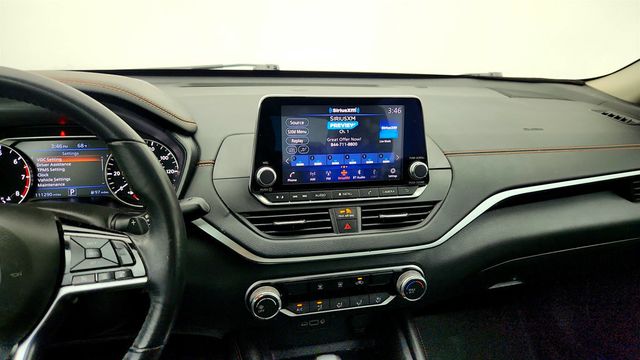 2019 Nissan Altima 2.5 SR Sedan w/ Apple CarPlay & Automatic Emergency Braking - 22996439 - 16