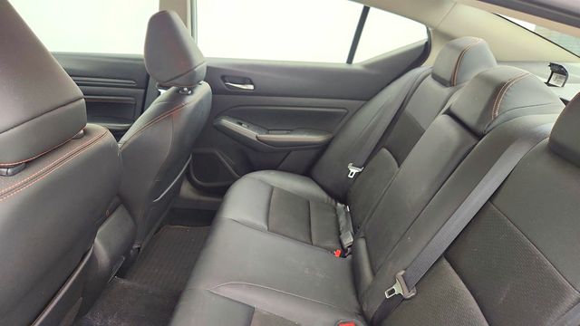 2019 Nissan Altima 2.5 SR Sedan w/ Apple CarPlay & Automatic Emergency Braking - 22996439 - 19