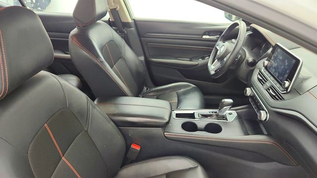 2019 Nissan Altima 2.5 SR Sedan w/ Apple CarPlay & Automatic Emergency Braking - 22996439 - 22