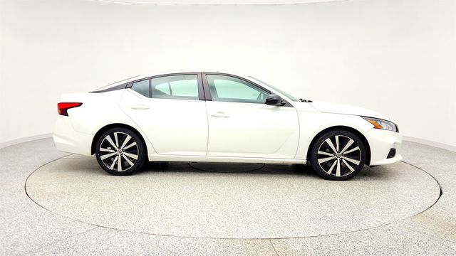2019 Nissan Altima 2.5 SR Sedan w/ Apple CarPlay & Automatic Emergency Braking - 22996439 - 3