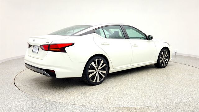 2019 Nissan Altima 2.5 SR Sedan w/ Apple CarPlay & Automatic Emergency Braking - 22996439 - 4