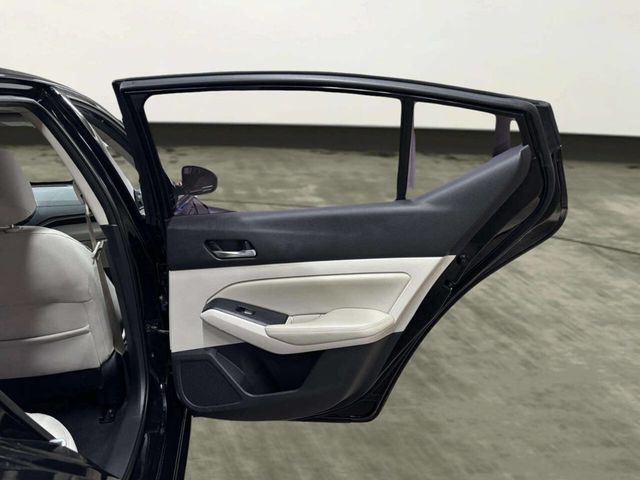2019 Nissan Altima 2.5 SV Sedan - 23054696 - 16