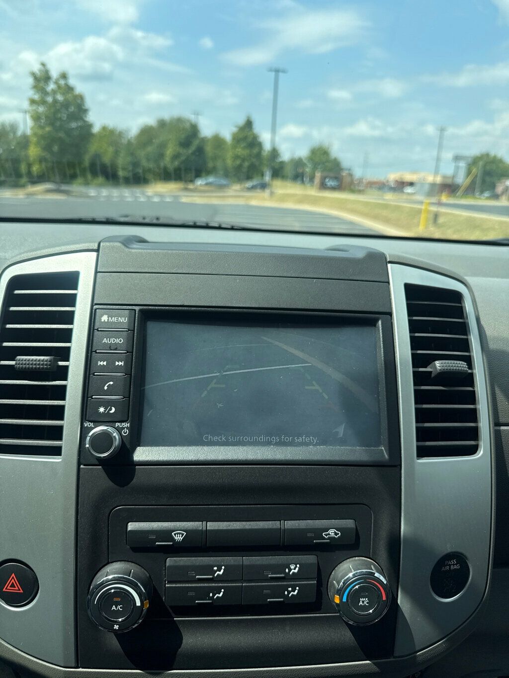 2019 Nissan Frontier photo 19