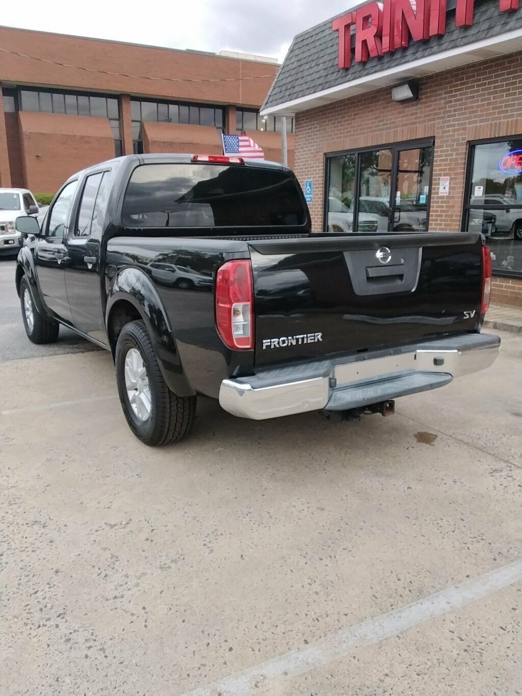 2019 Nissan Frontier Crew Cab SV photo 2