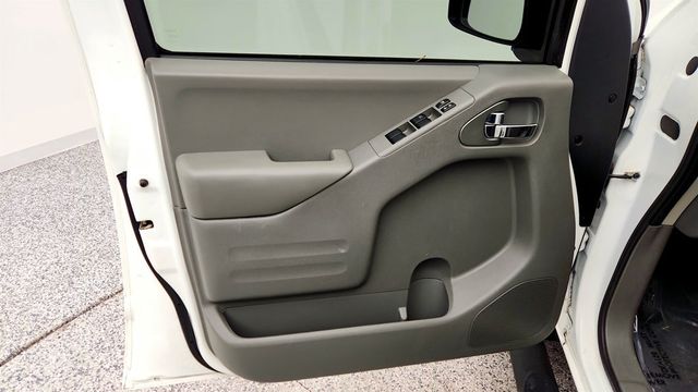 2019 Nissan Frontier Crew Cab 4x2 SV Automatic w/ Value Truck & Midnight Edition Pkgs - 23019612 - 9