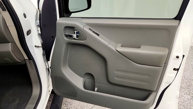 2019 Nissan Frontier Crew Cab 4x2 SV Automatic w/ Value Truck & Midnight Edition Pkgs - 23019612 - 24