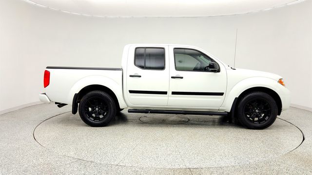 2019 Nissan Frontier Crew Cab 4x2 SV Automatic w/ Value Truck & Midnight Edition Pkgs - 23019612 - 3