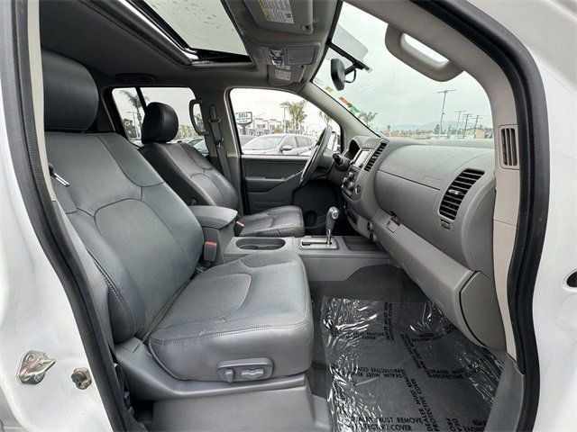 2019 Nissan Frontier Crew Cab 4x4 SL Automatic - 22403394 - 6