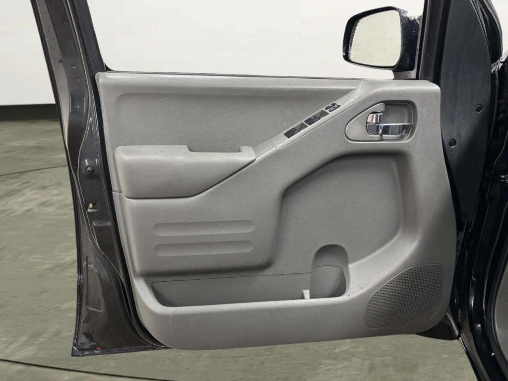 2019 Nissan Frontier SV 4x4 4dr Crew Cab 5 ft. SB 5A - 22995227 - 9