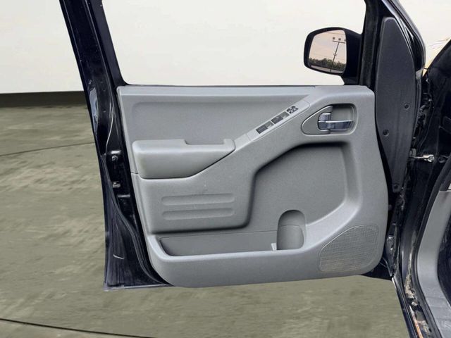 2019 Nissan Frontier SV 4x4 4dr Crew Cab 5 ft. SB 5A - 23050912 - 11
