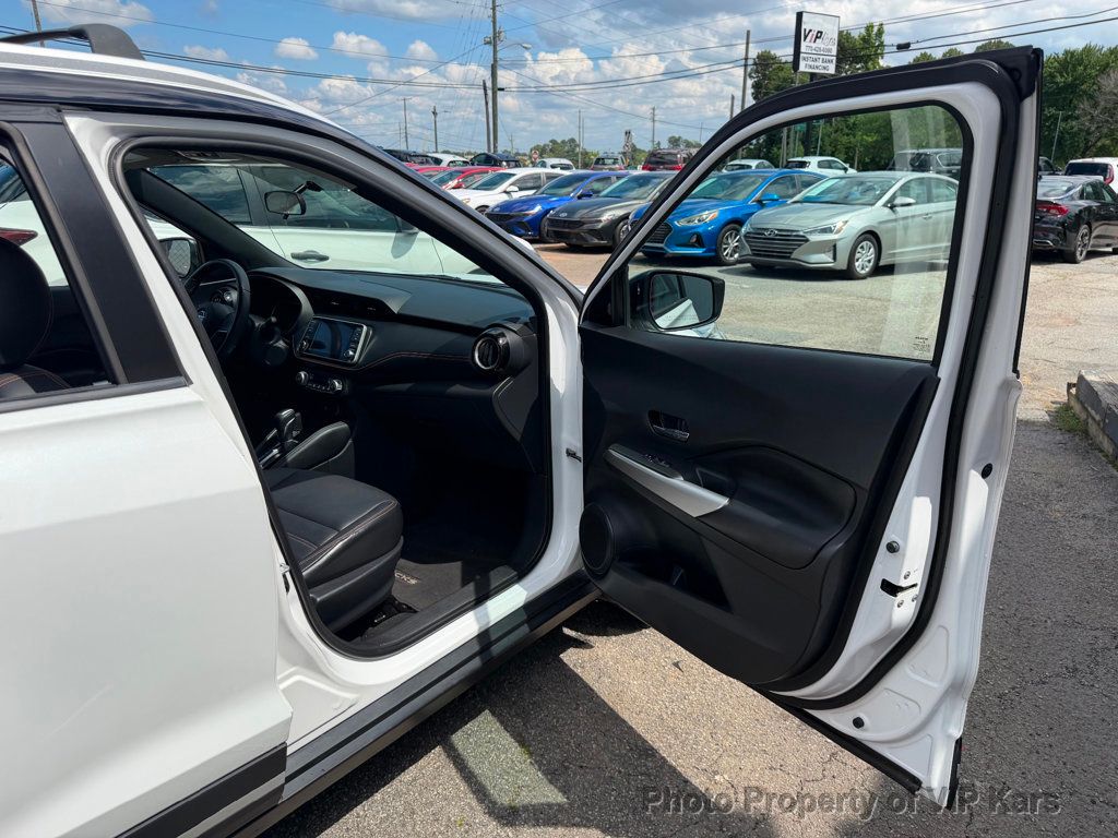 2019 Nissan Kicks SR FWD - 23034339 - 17