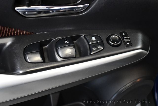 2019 Nissan Kicks SR FWD - 22453907 - 29