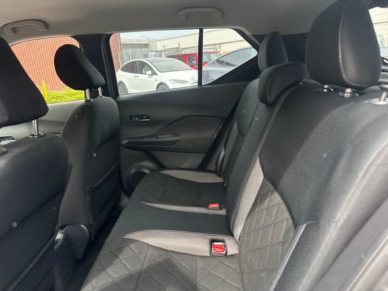 2019 Nissan Kicks SV FWD - 23055327 - 14