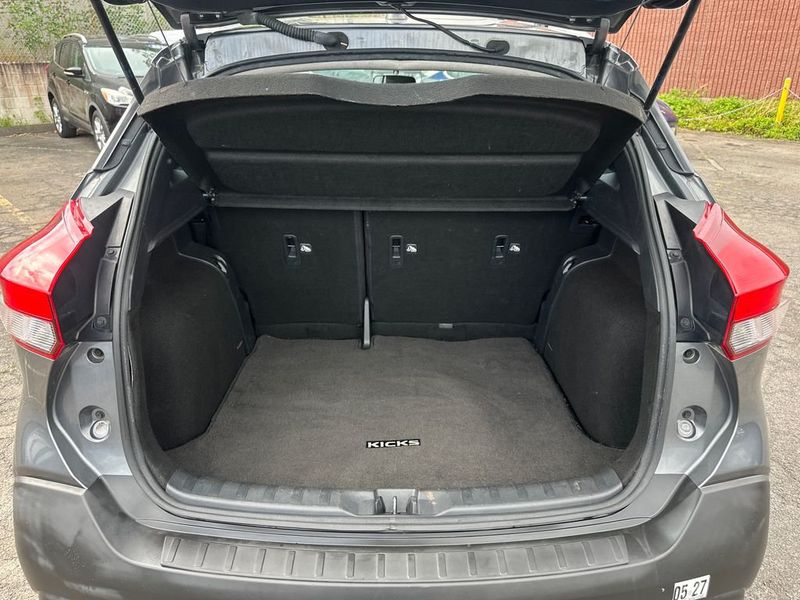 2019 Nissan Kicks SV FWD - 23055327 - 19