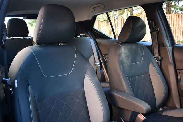 2019 Nissan Kicks SV FWD - 22824714 - 19