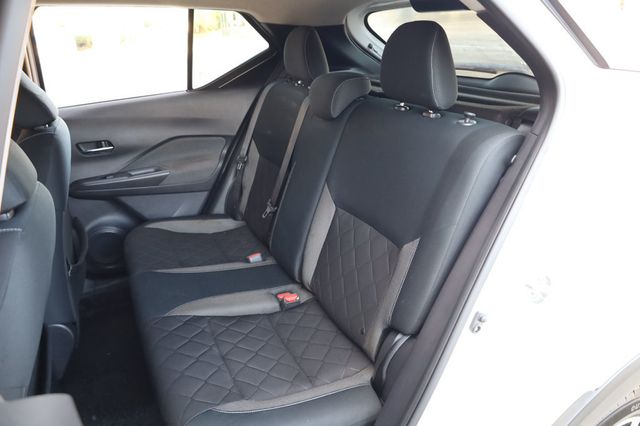 2019 Nissan Kicks SV FWD - 22947457 - 17