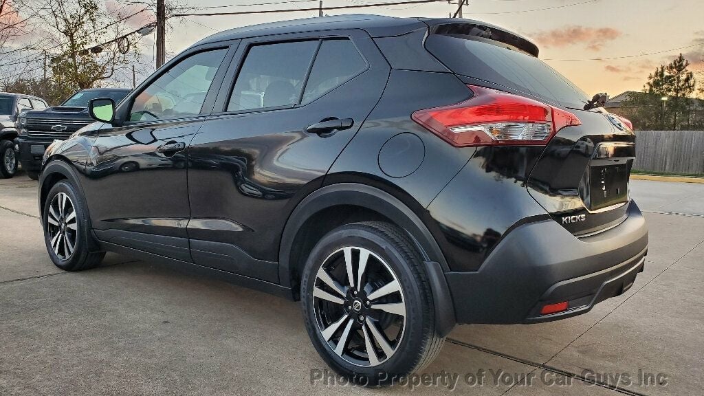 2019 Nissan Kicks SV FWD - 22766021 - 17