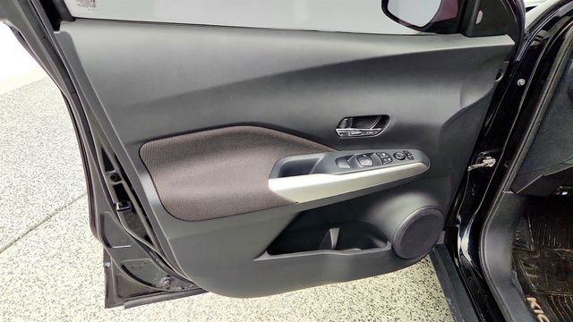 2019 Nissan Kicks SV with Upgraded 17'' Black Alloy Wheels - 22974356 - 9