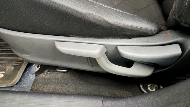 2019 Nissan Kicks SV with Upgraded 17'' Black Alloy Wheels - 22974356 - 10