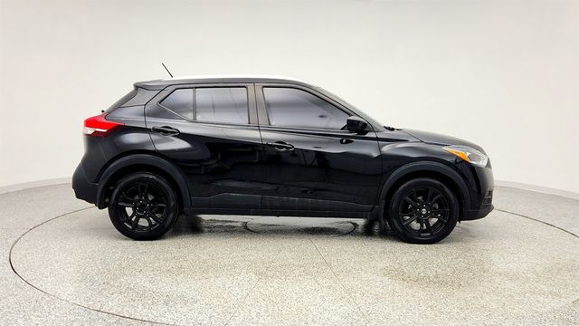2019 Nissan Kicks SV with Upgraded 17'' Black Alloy Wheels - 22974356 - 3