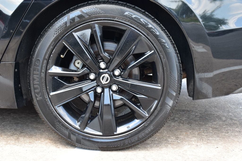 2019 Nissan Maxima SL photo 9