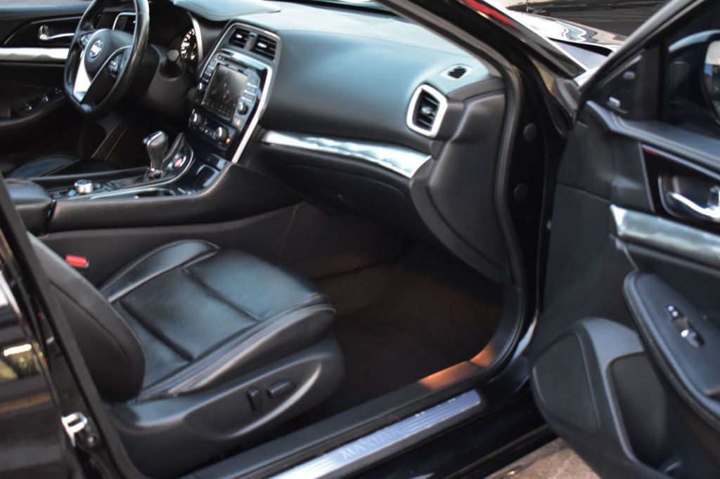 2019 Nissan Maxima SL photo 15