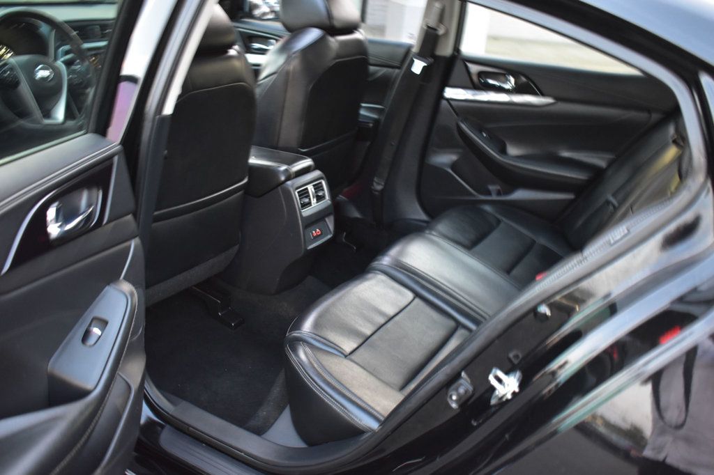 2019 Nissan Maxima SL photo 18