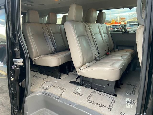 2019 Nissan NV Passenger V8 HD SL - 22314317 - 33