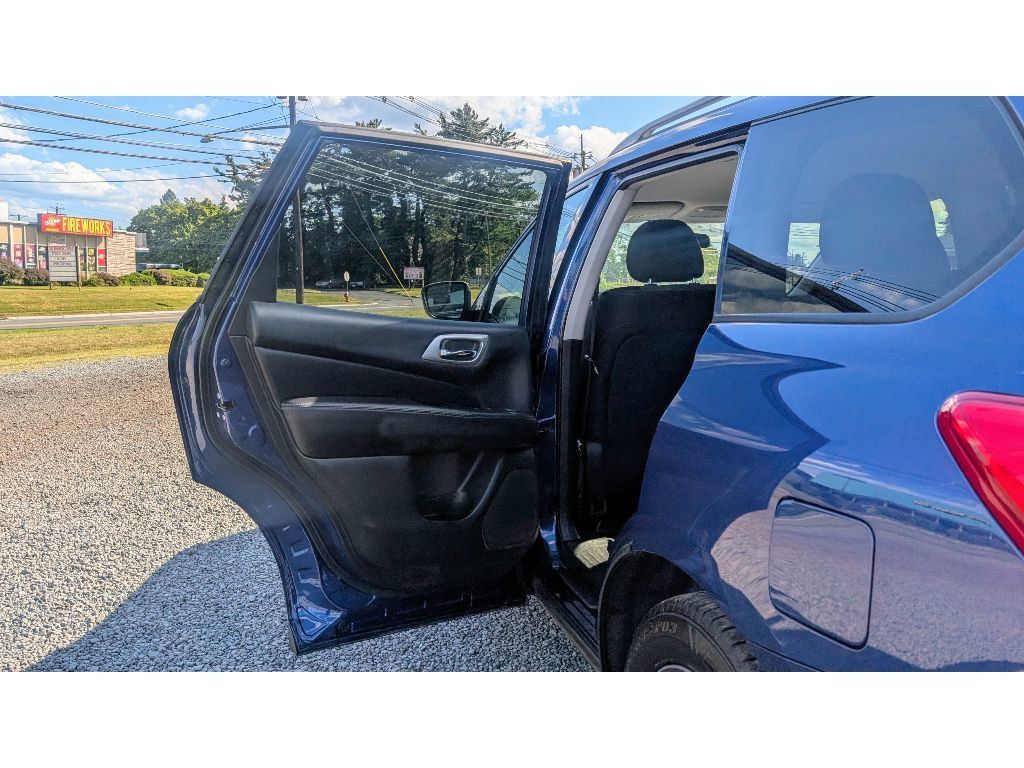 2019 Nissan Pathfinder 4x4 S photo 10