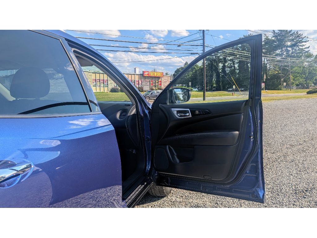 2019 Nissan Pathfinder 4x4 S photo 11