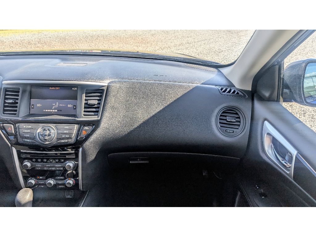 2019 Nissan Pathfinder 4x4 S photo 23