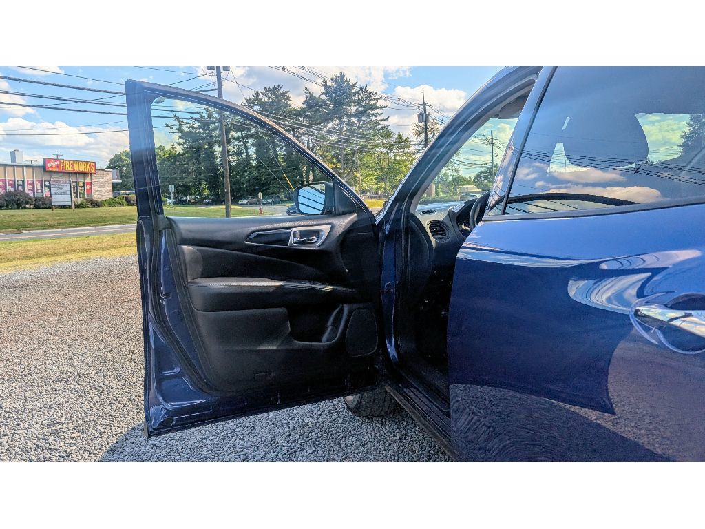 2019 Nissan Pathfinder 4x4 S photo 9