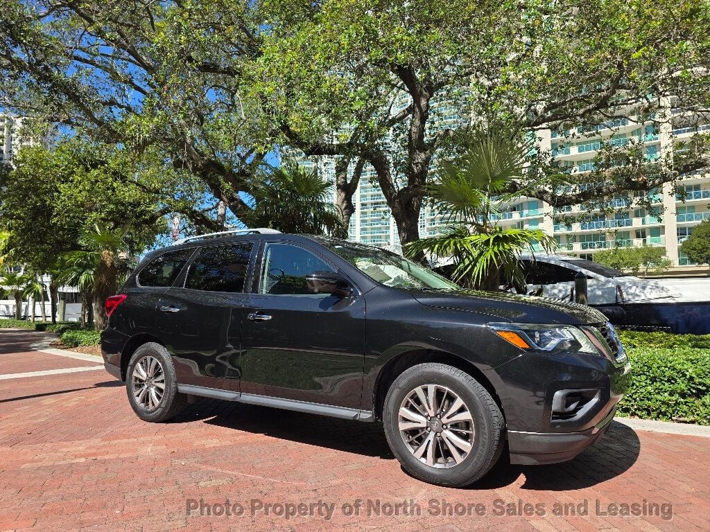 2019 Nissan Pathfinder 4x4 SL photo 2