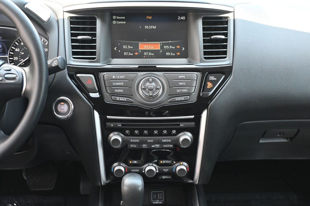 2019 Nissan Pathfinder S photo 8