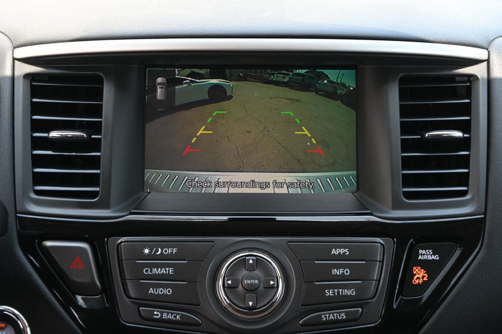 2019 Nissan Pathfinder S photo 9