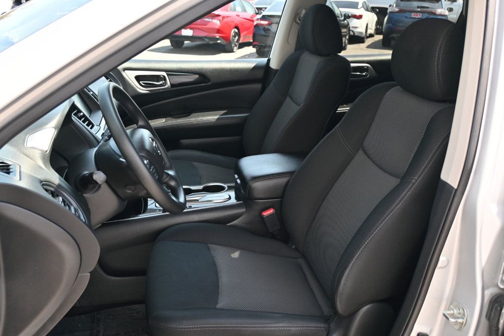 2019 Nissan Pathfinder S photo 11