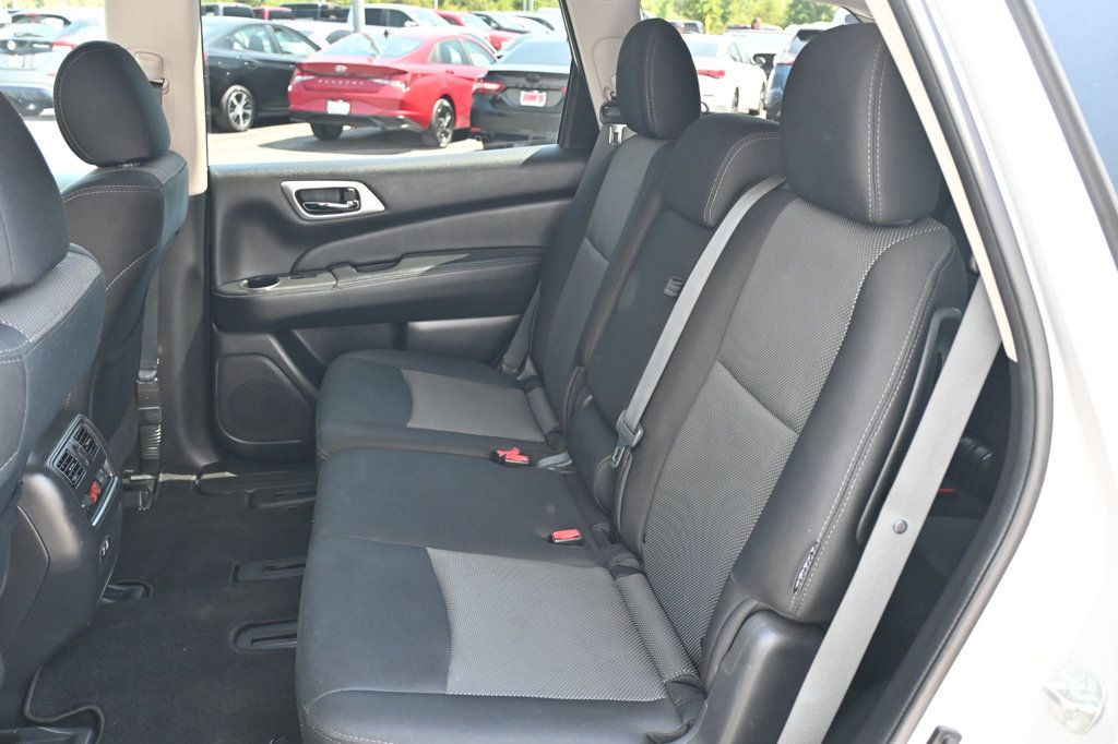 2019 Nissan Pathfinder S photo 12