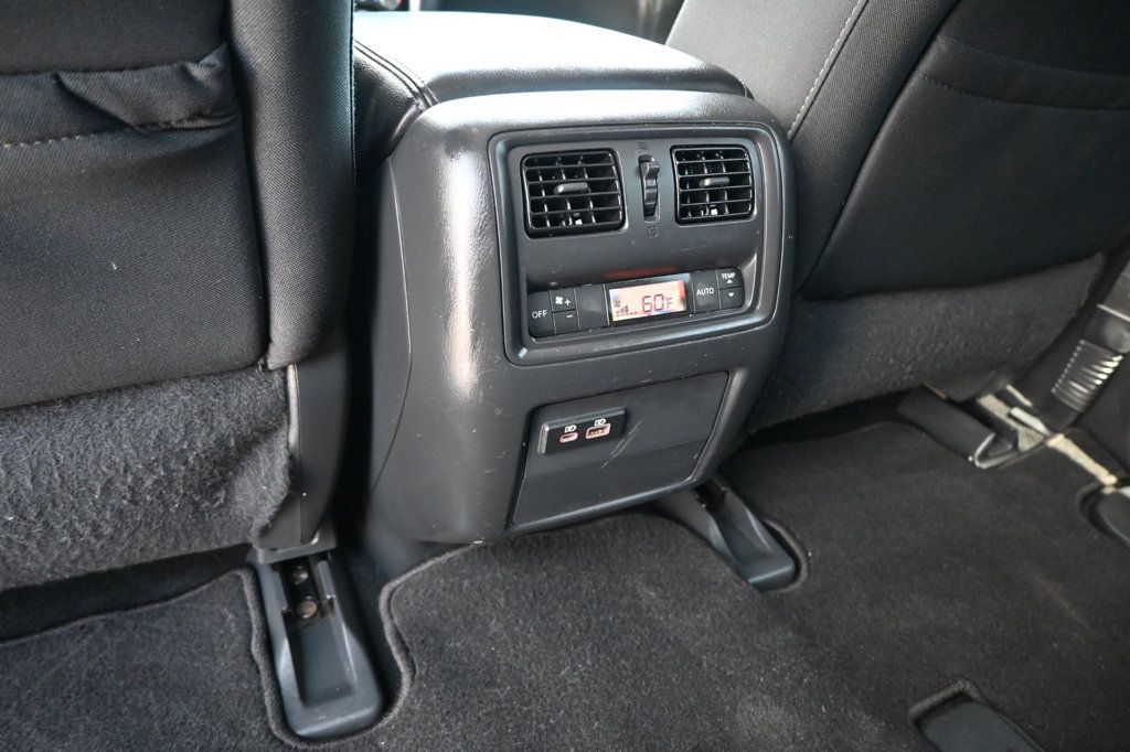 2019 Nissan Pathfinder S photo 13