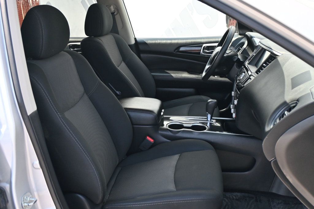 2019 Nissan Pathfinder S photo 15