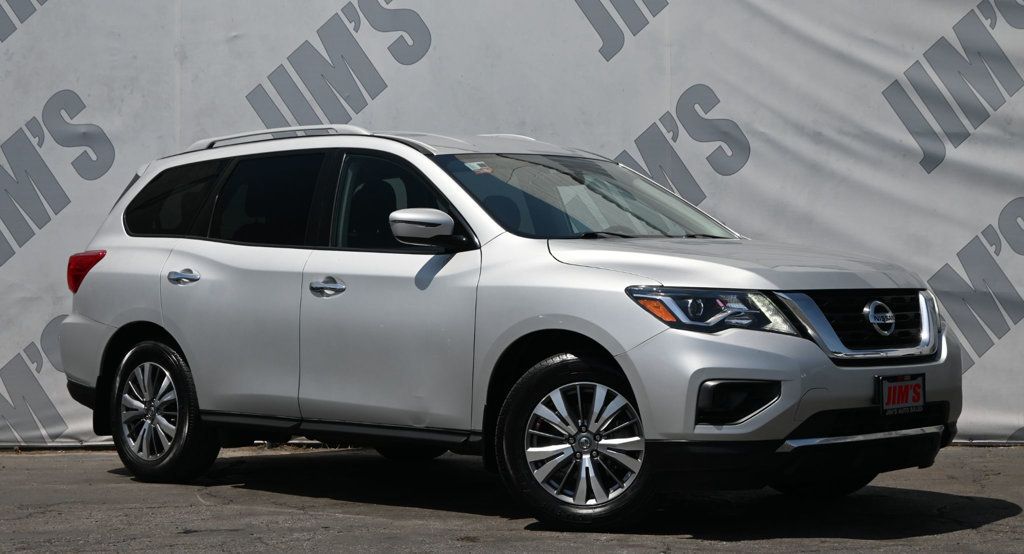2019 Nissan Pathfinder S photo 3