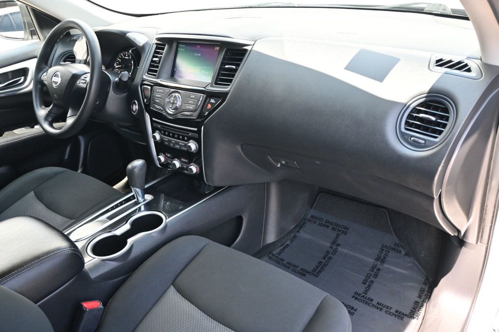 2019 Nissan Pathfinder S photo 6