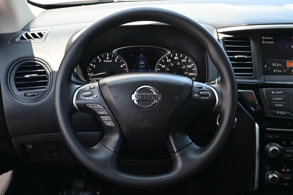 2019 Nissan Pathfinder S photo 7